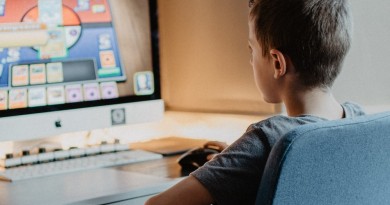 Les enfants et les écrans pendant la confinement_à la une