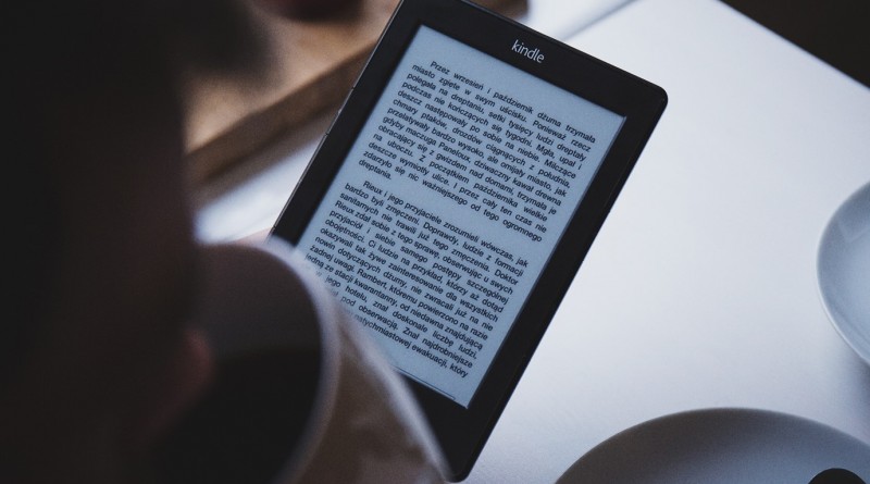 Tablette lecteur de livres électroniques  Kindle Paperwhite 10e  génération